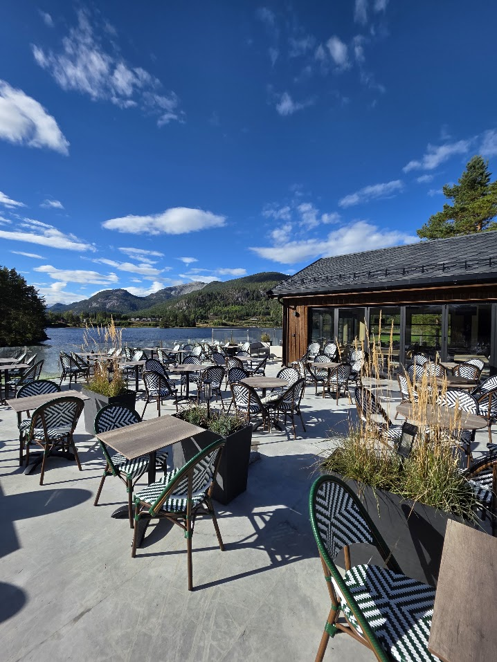 Terrassen ved klubbhuset på Vrådal Golf